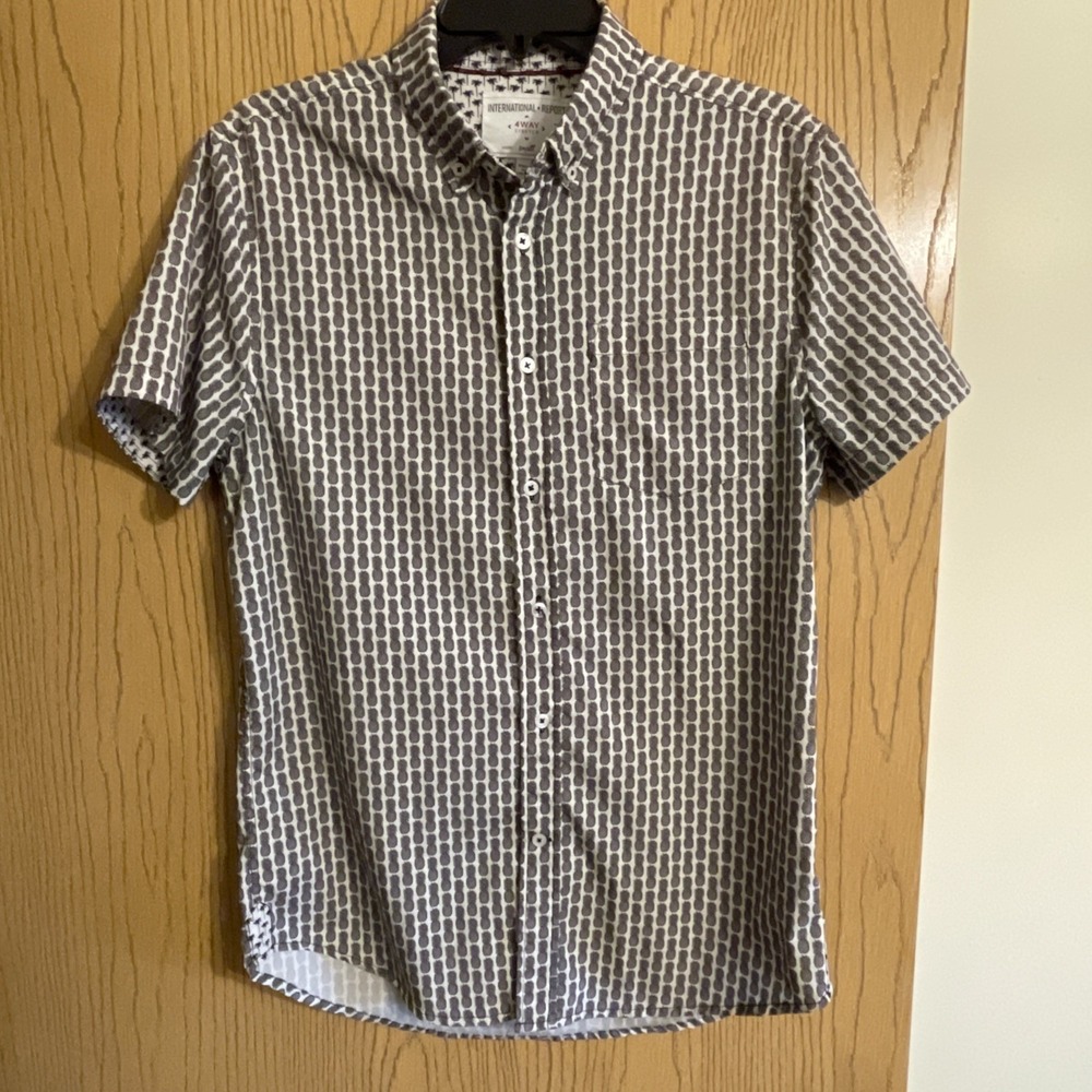Men's international report‎ short sleeve button-down shirt size small pineapple